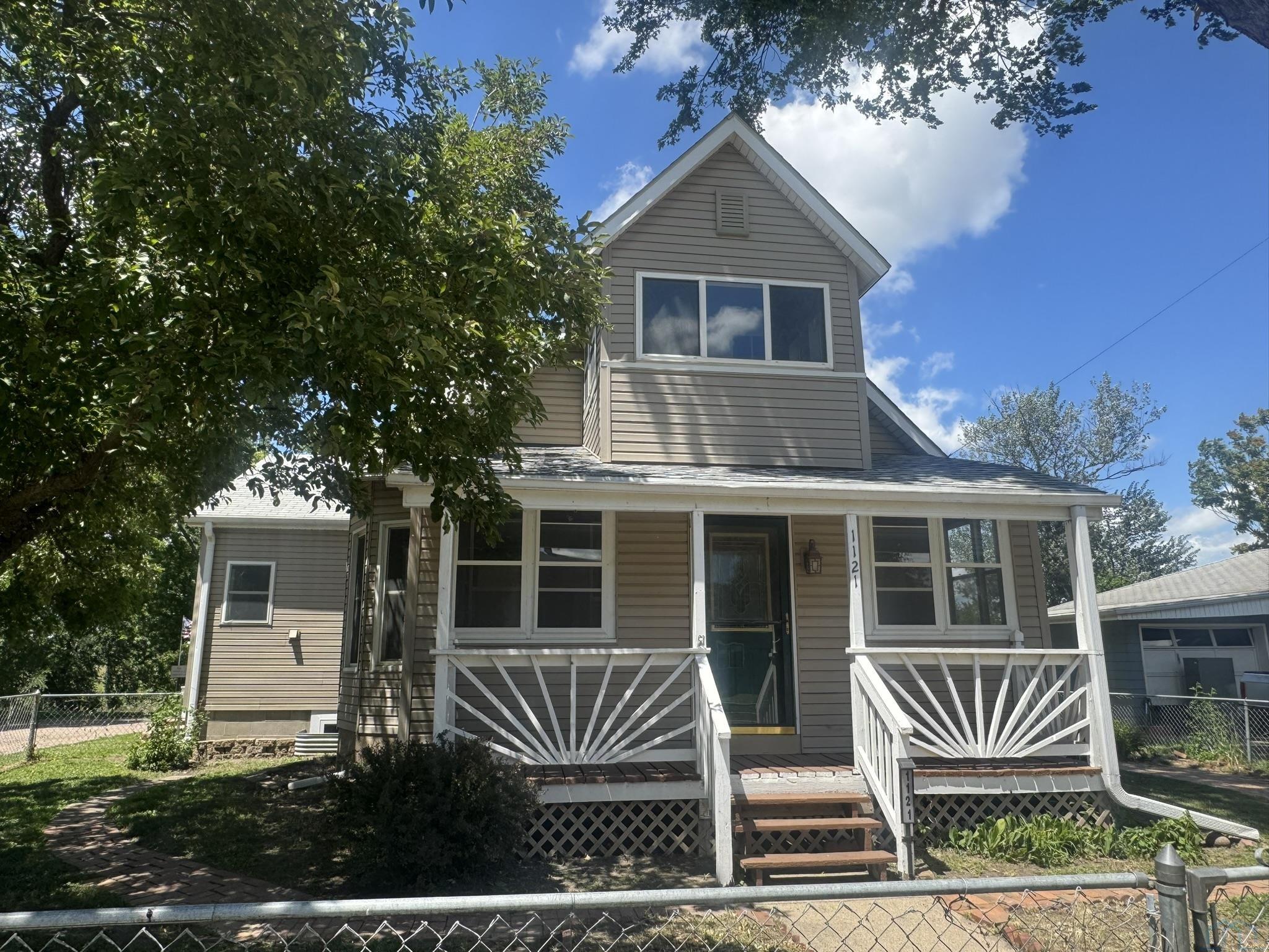 1121 River Drive