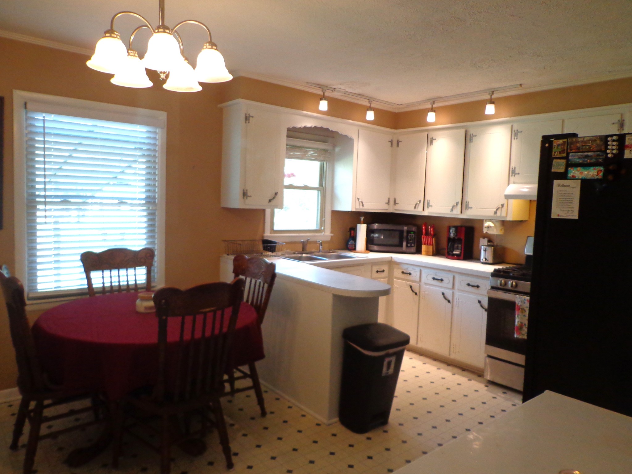 209 Pine Hill Dr