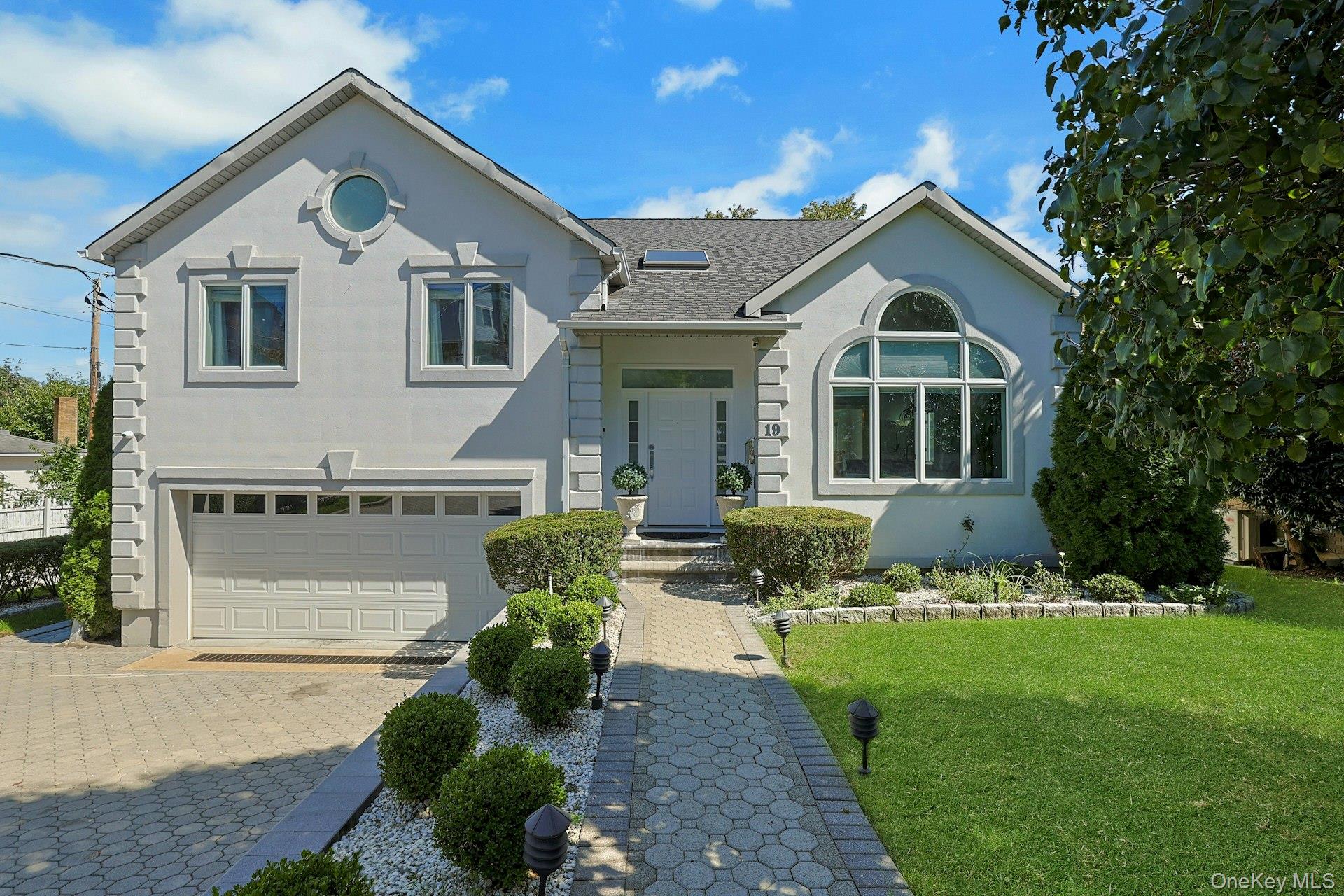 19 Maple Street