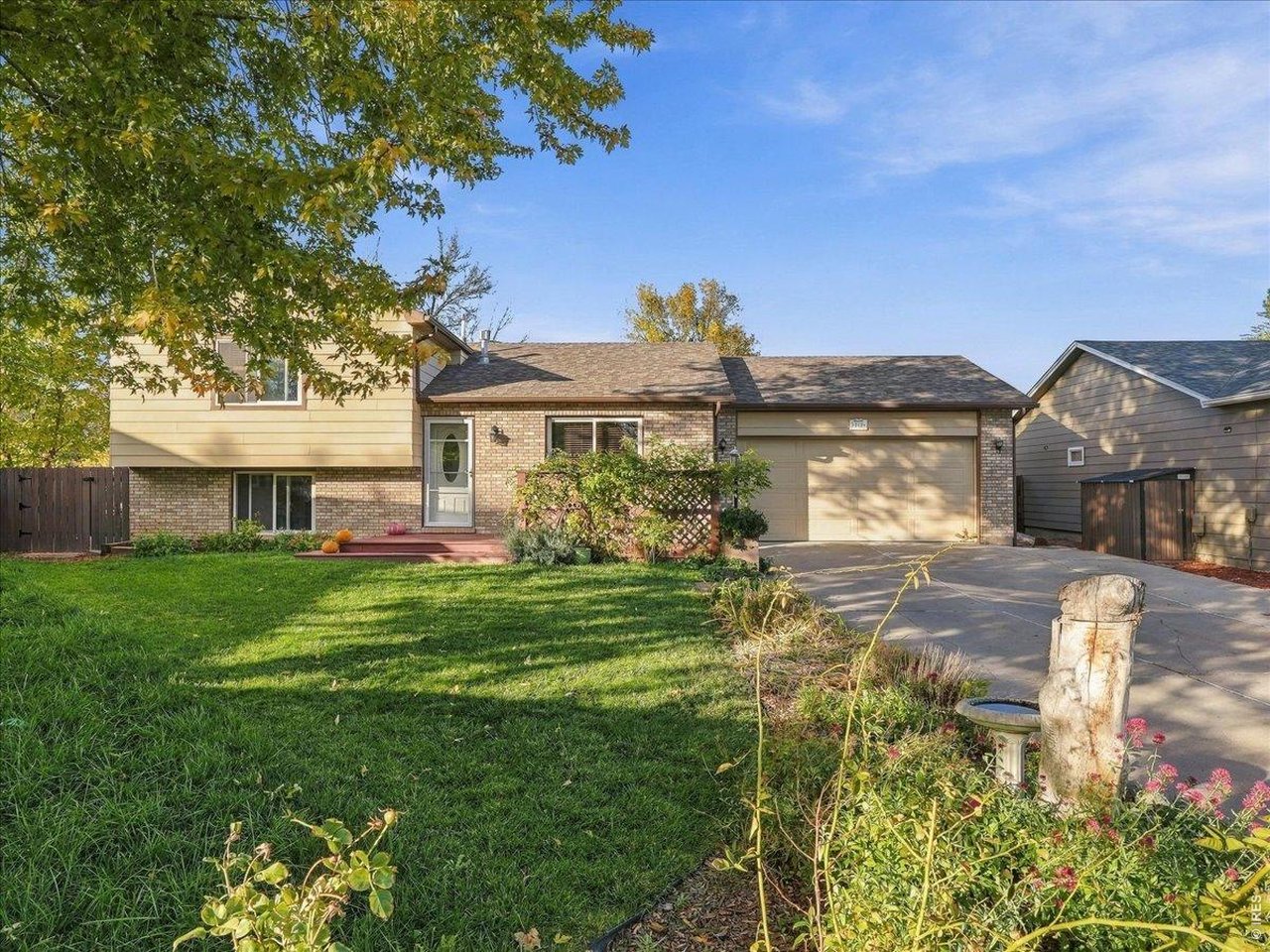 Seller is a licensed real estate agent. House will be live Friday, coming soon. Open House Sat from 10am-4pm. Priced to sell!
