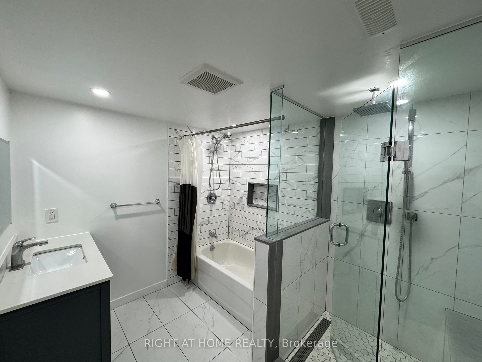 133 Lillian Cres Lower
