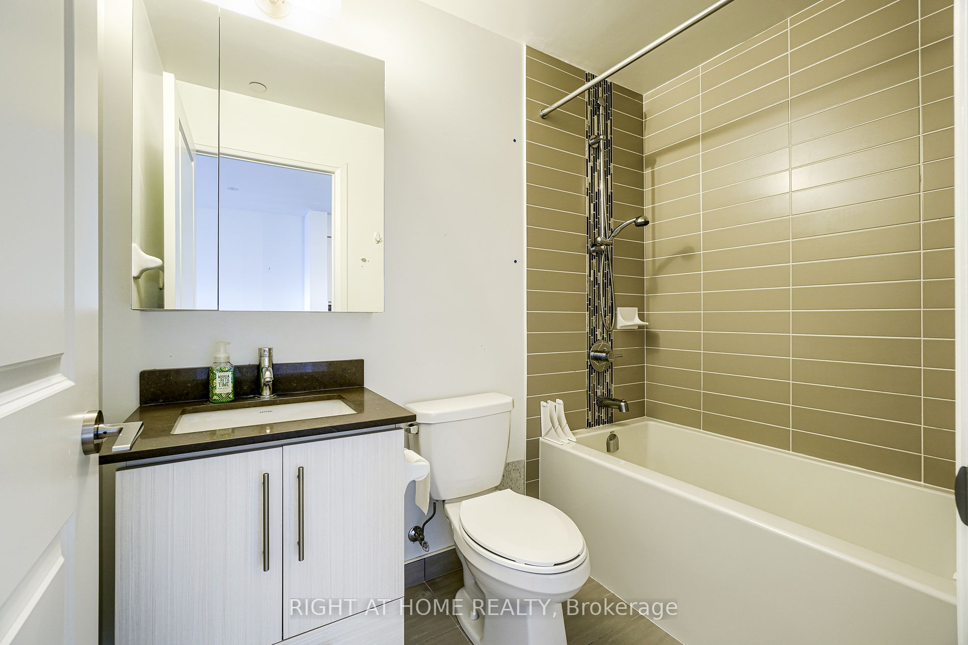 65 Oneida Cres Lph06