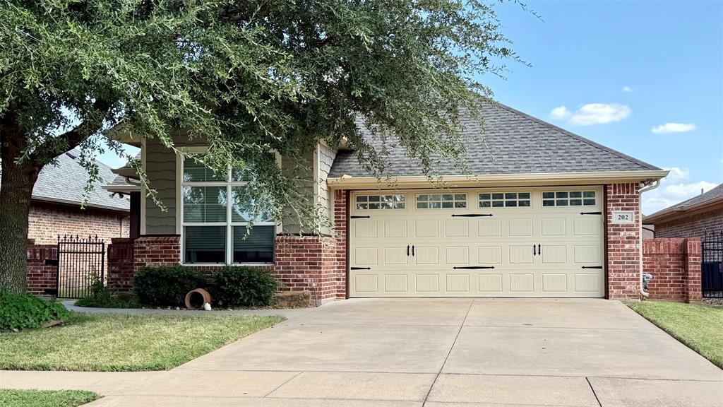 202  Captains Court , Granbury, TX, 