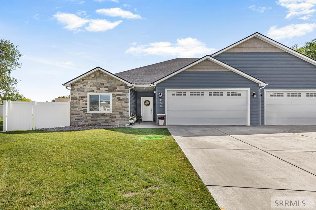 233 Park View Loop