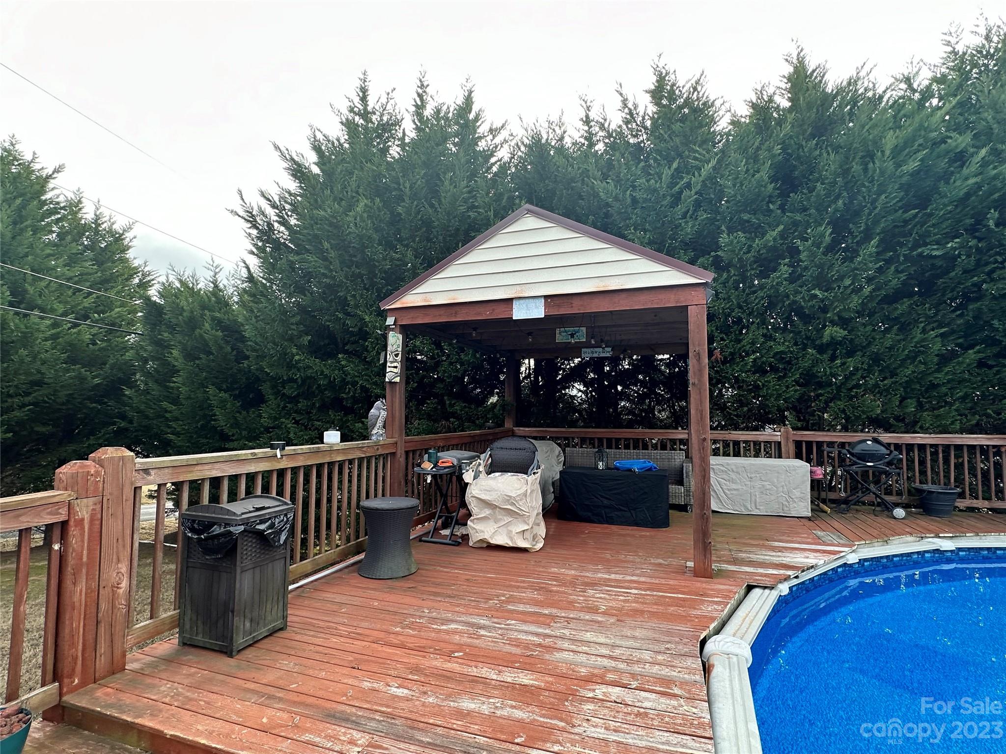 2704 Twin Meadow Drive