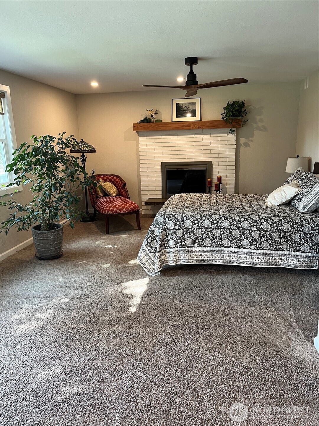 102 N Narwhal Loop NW