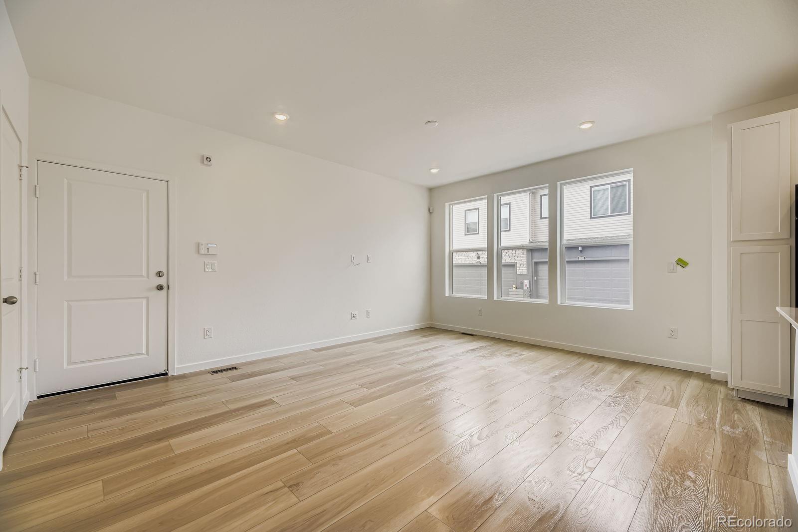 8957 Whiteclover Street