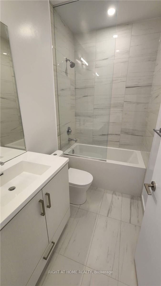 10 Honeycrisp Cres 212