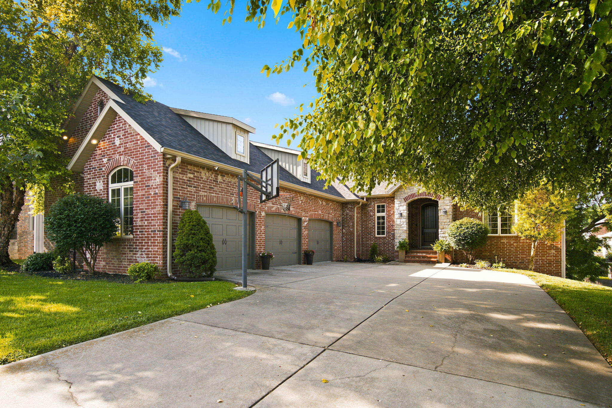 2610 W Richwood Road