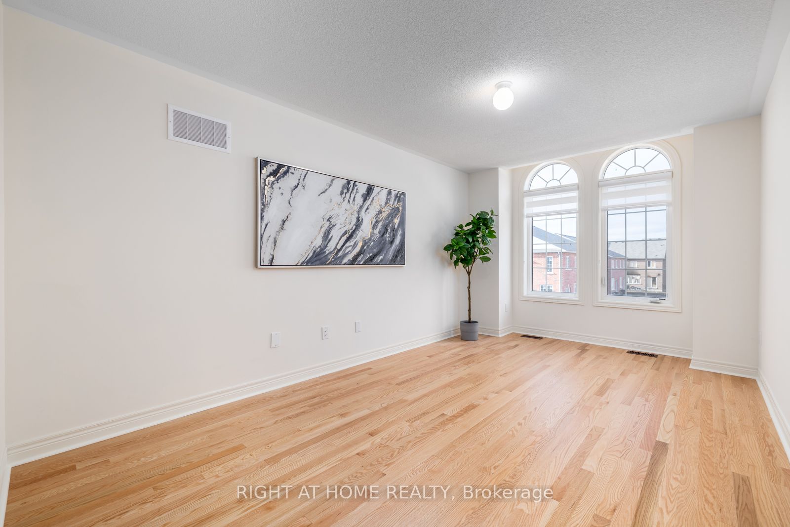 1265 Jim Brewster Circ