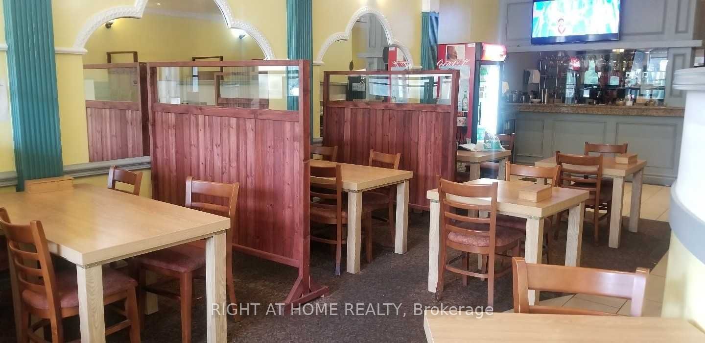 1170 W Burnhamthorpe Rd 15