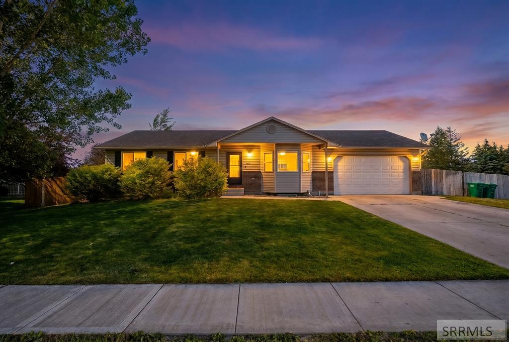 4465 E Cochise Drive