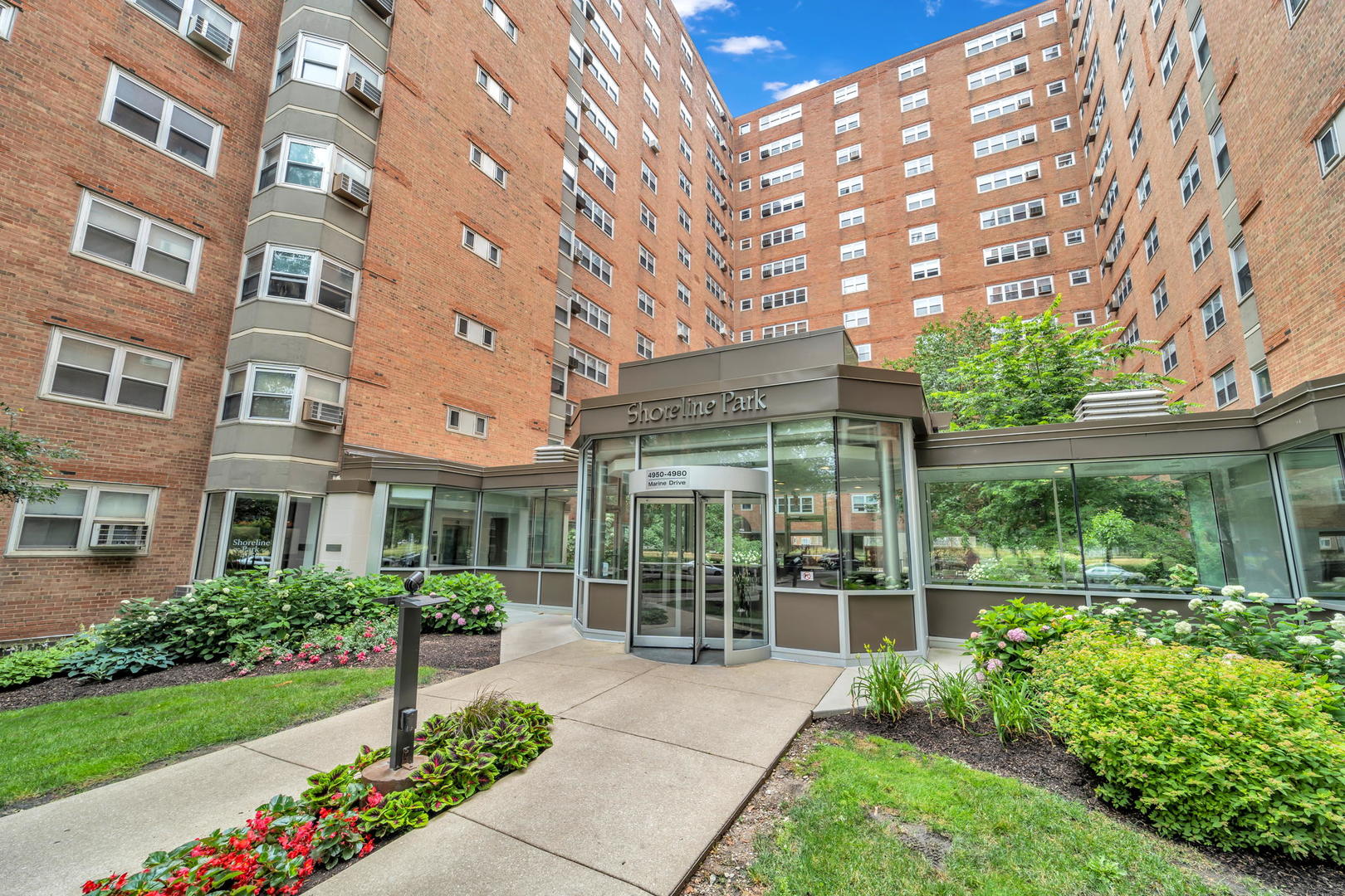 Enjoy an airy, open floor plan with abundant natural light in this 1-bed/1-bath condo. The kitchen features granite countertops, stainless steel appliances, a dishwasher, and a center island-perfect for cooking or casual dining. Warm wood-tone floors flow throughout, and generous closet space provides excellent storage. Brand new AC. The Shoreline is a full-amenity building offering everything you need under one roof: a fitness center, business/conference room, community lounge, laundry facilities, two rooftop decks with sweeping lake and skyline views, 24/7 door staff, bike storage, package receiving, an on-site dry cleaner, and even an ATM. A spacious storage unit is conveniently located on the same floor as the condo. Located just steps from the park, beaches, dog park, and a variety of restaurants, you'll also enjoy easy access to downtown via the 146 & 147 express buses or the nearby Red Line. Move-in ready and ideally situated, this home offers comfort, convenience, and a vibrant city lifestyle.