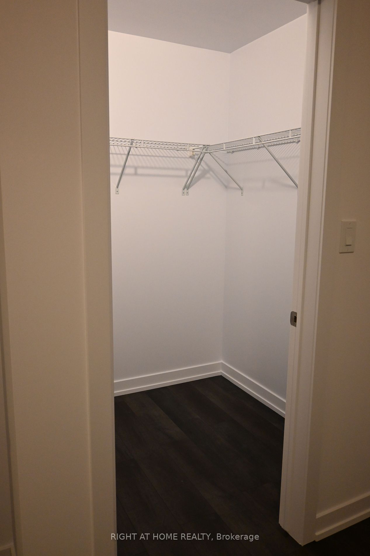 460 E Dundas St 1106