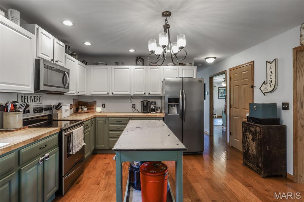 301 Ridgewood Court
