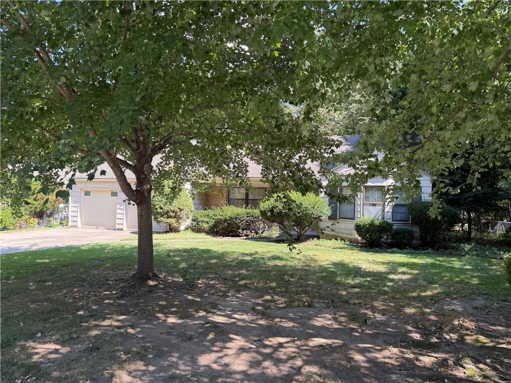 9237 Manor Road