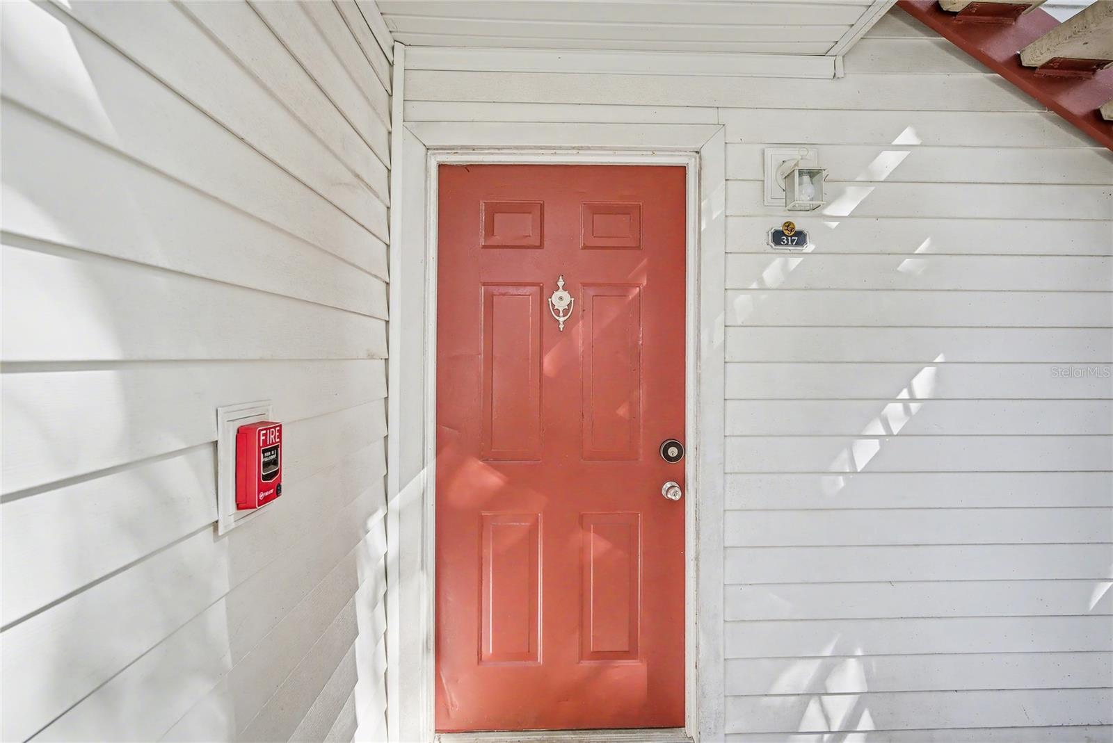 Beautiful two-bedroom, two-bathroom fully furnished  apartment, very close to Universal Studios, Seaworld, Premium Outlets, and Dr. Phillips restaurants. It's also near the Mall at Millenia. The community features a clubhouse with a swimming pool, jacuzzi, movie theater, steam room, racquetball court, and tennis court.This apartment has just been renovated and features a new kitchen, new bathrooms, new flooring, and a new air conditioning unit. It comes with a washer, dryer, microwave, dishwasher, stove, and range hood, and is furnished with beds, sofas, and televisions in the living and dining areas.