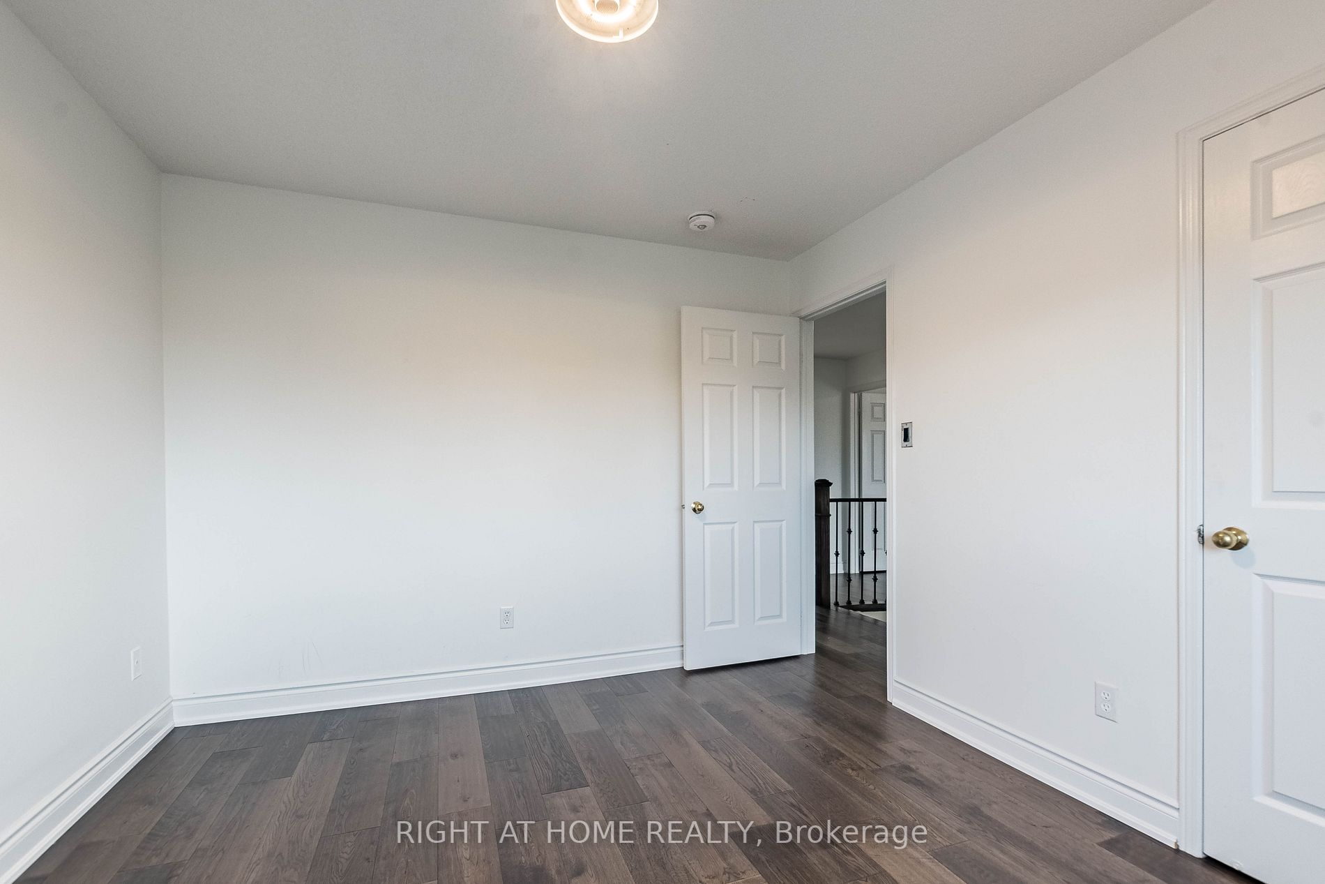 5579 Whitehorn Ave Upper