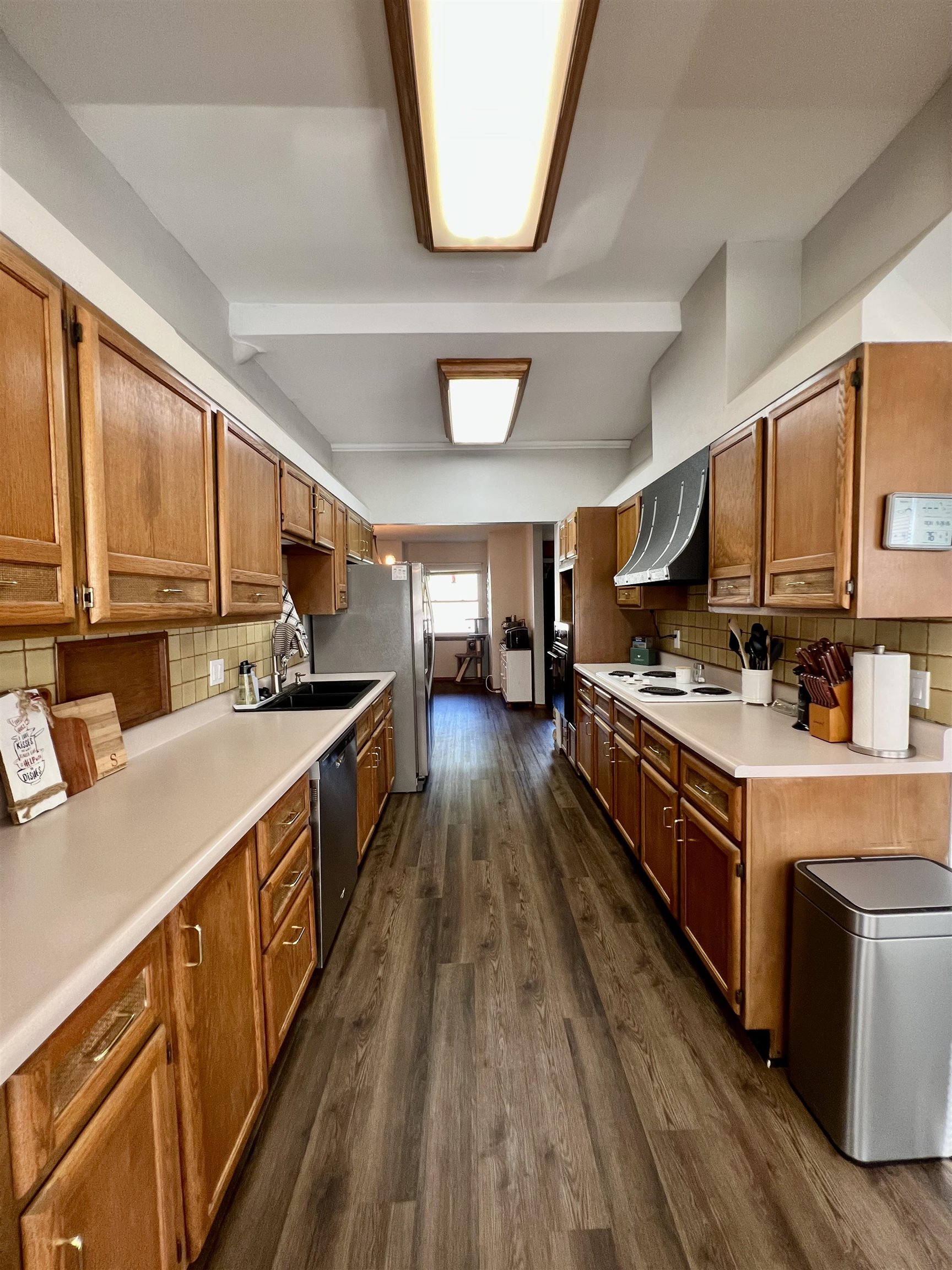 1402 E Madison