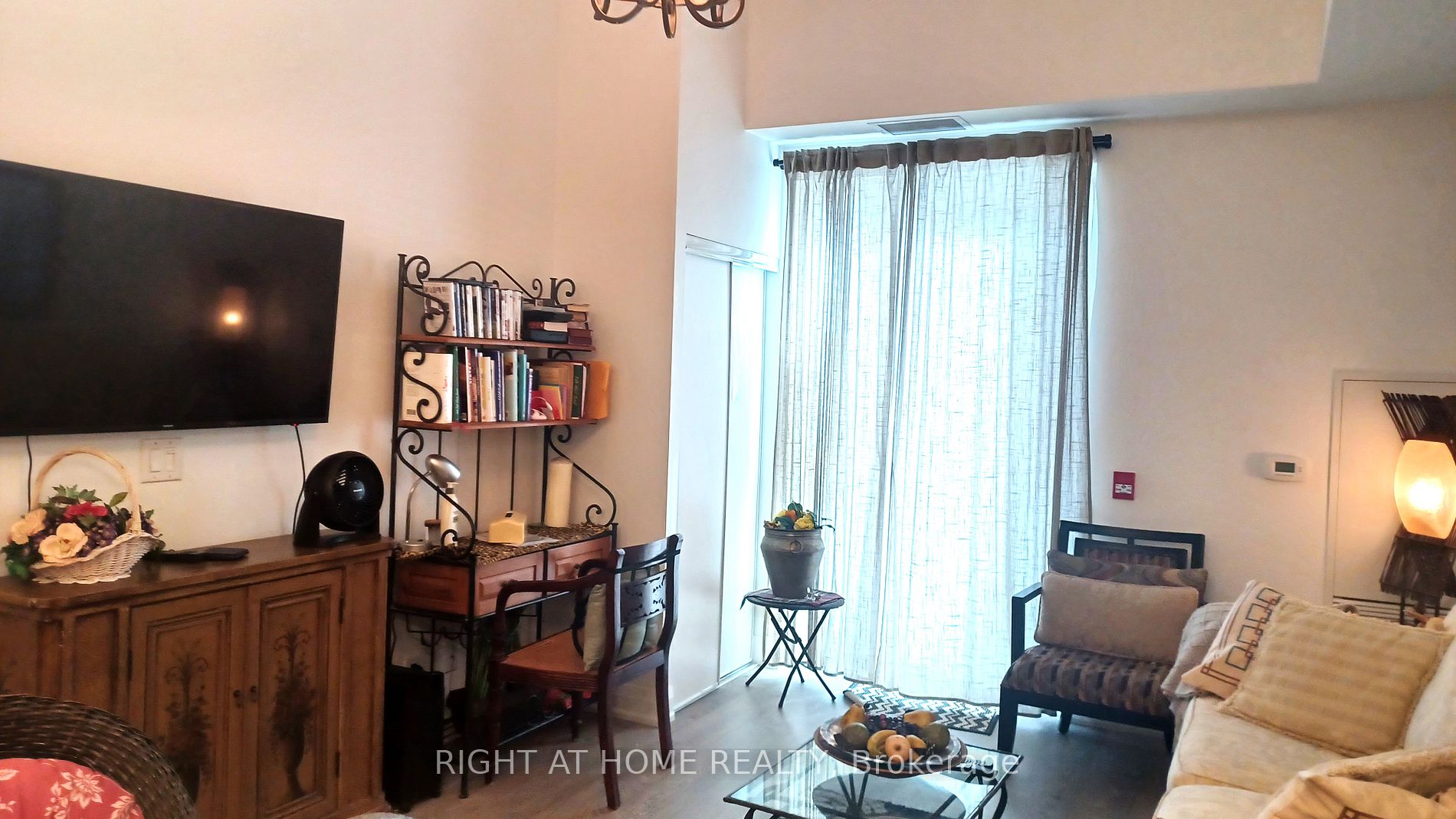 1400 Kingston Rd 102