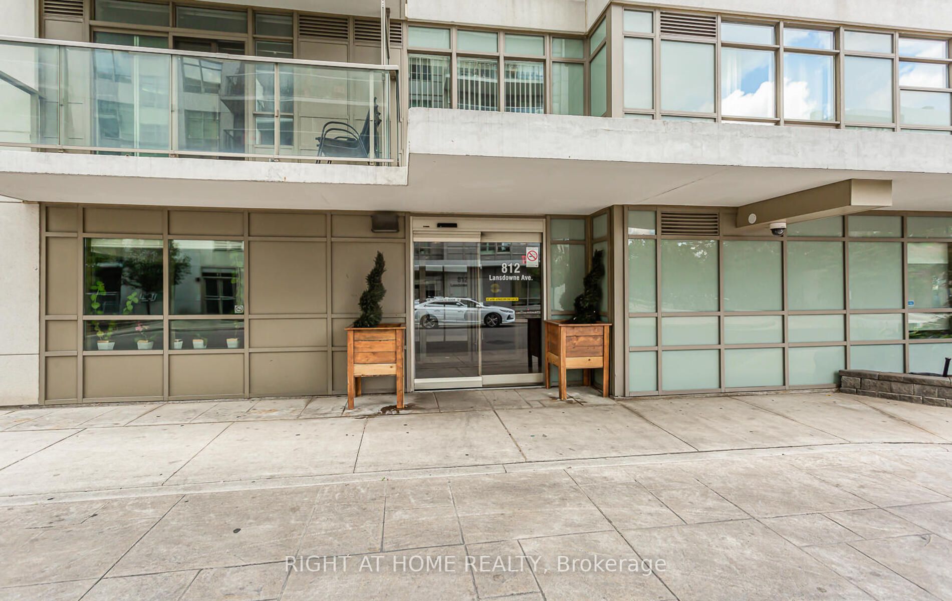 812 Lansdowne Ave 1115