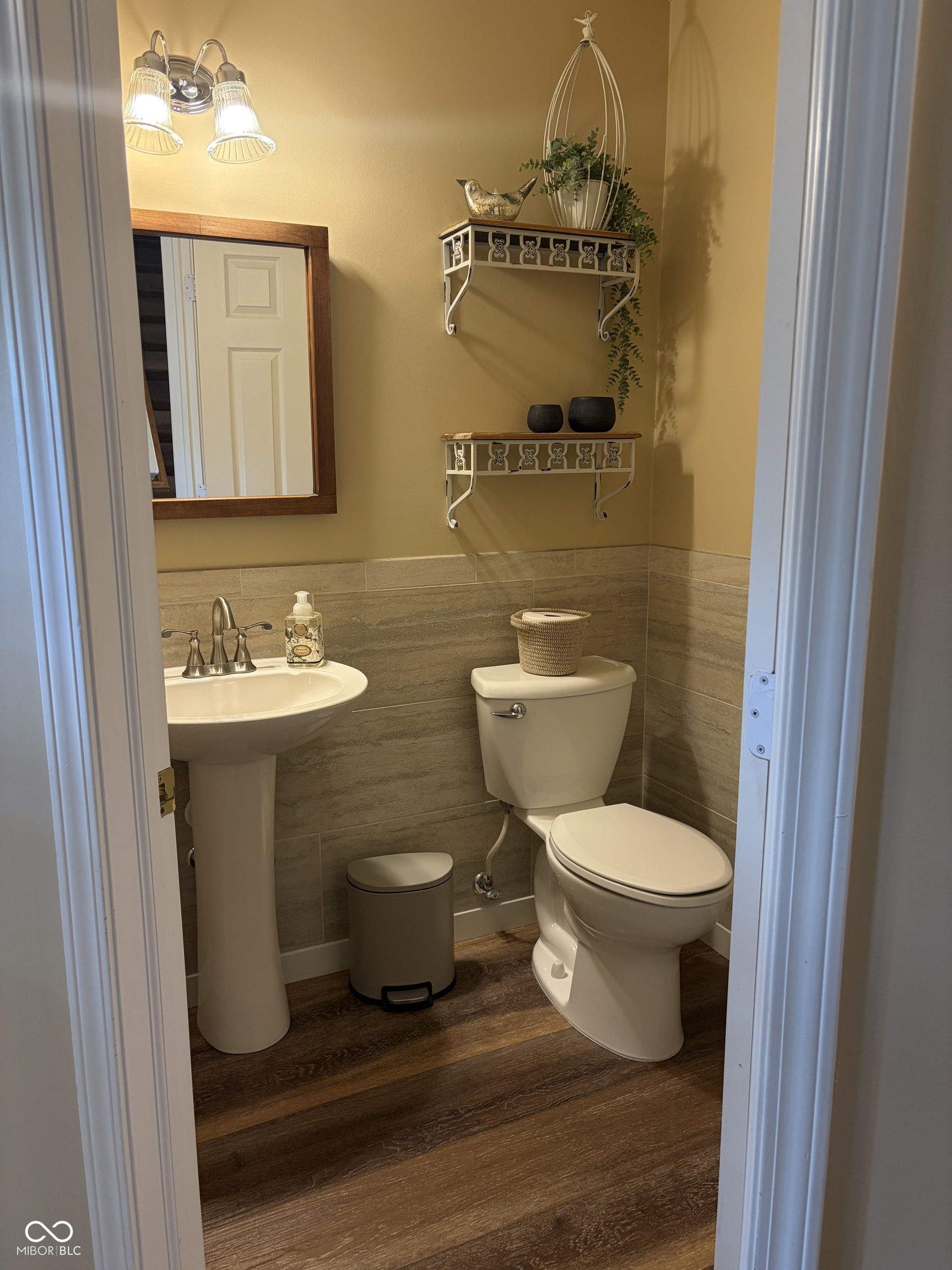 5752 Columbia Circle S