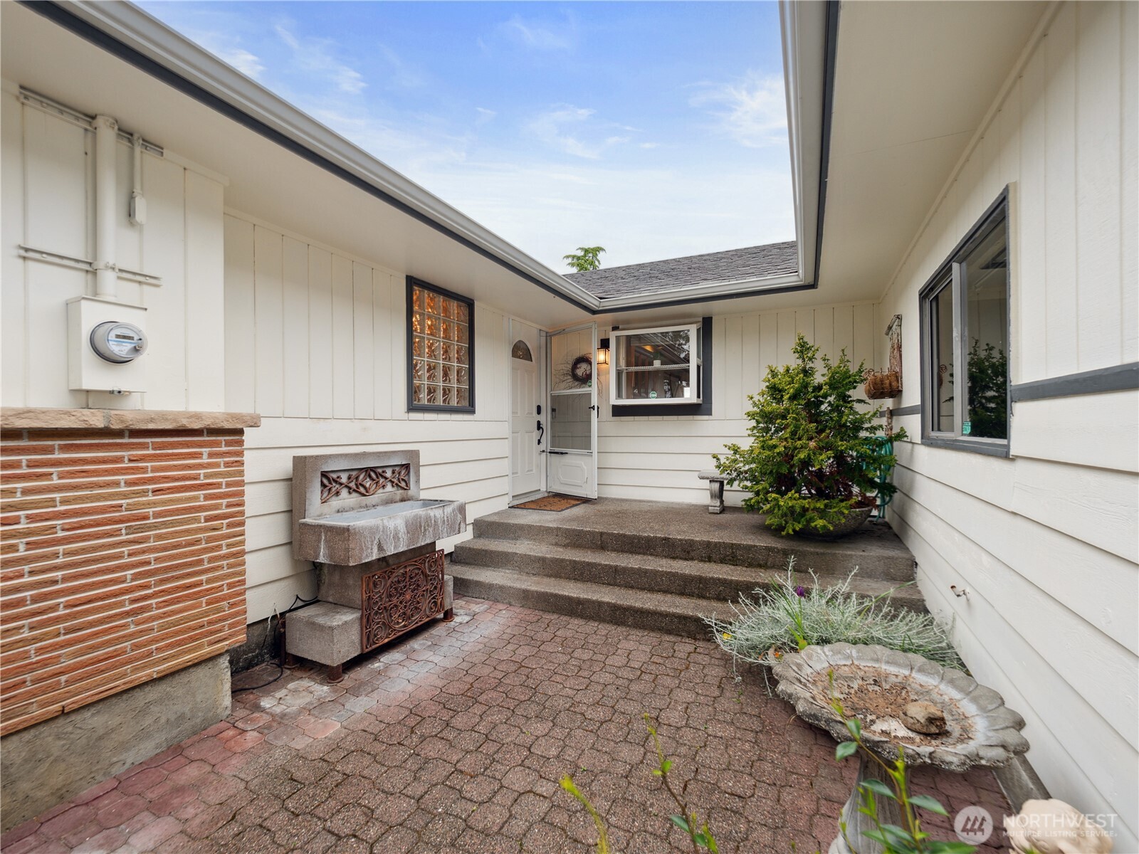 1119 Lake Vista Boulevard S