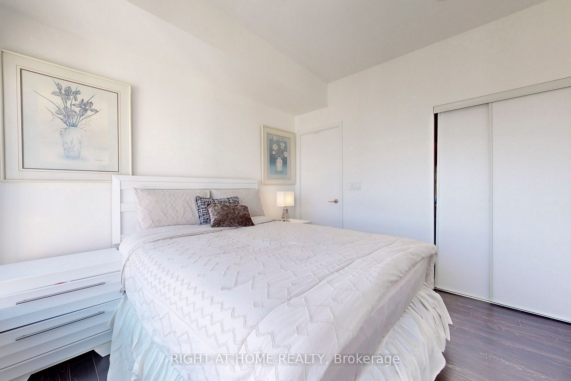 500 Sherbourne St 2402