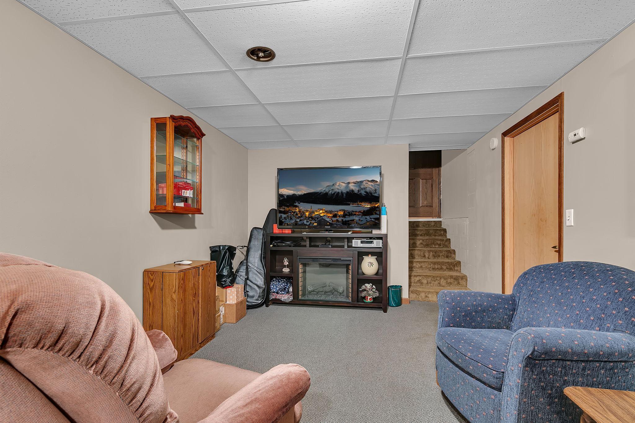 6209 Laurel Road