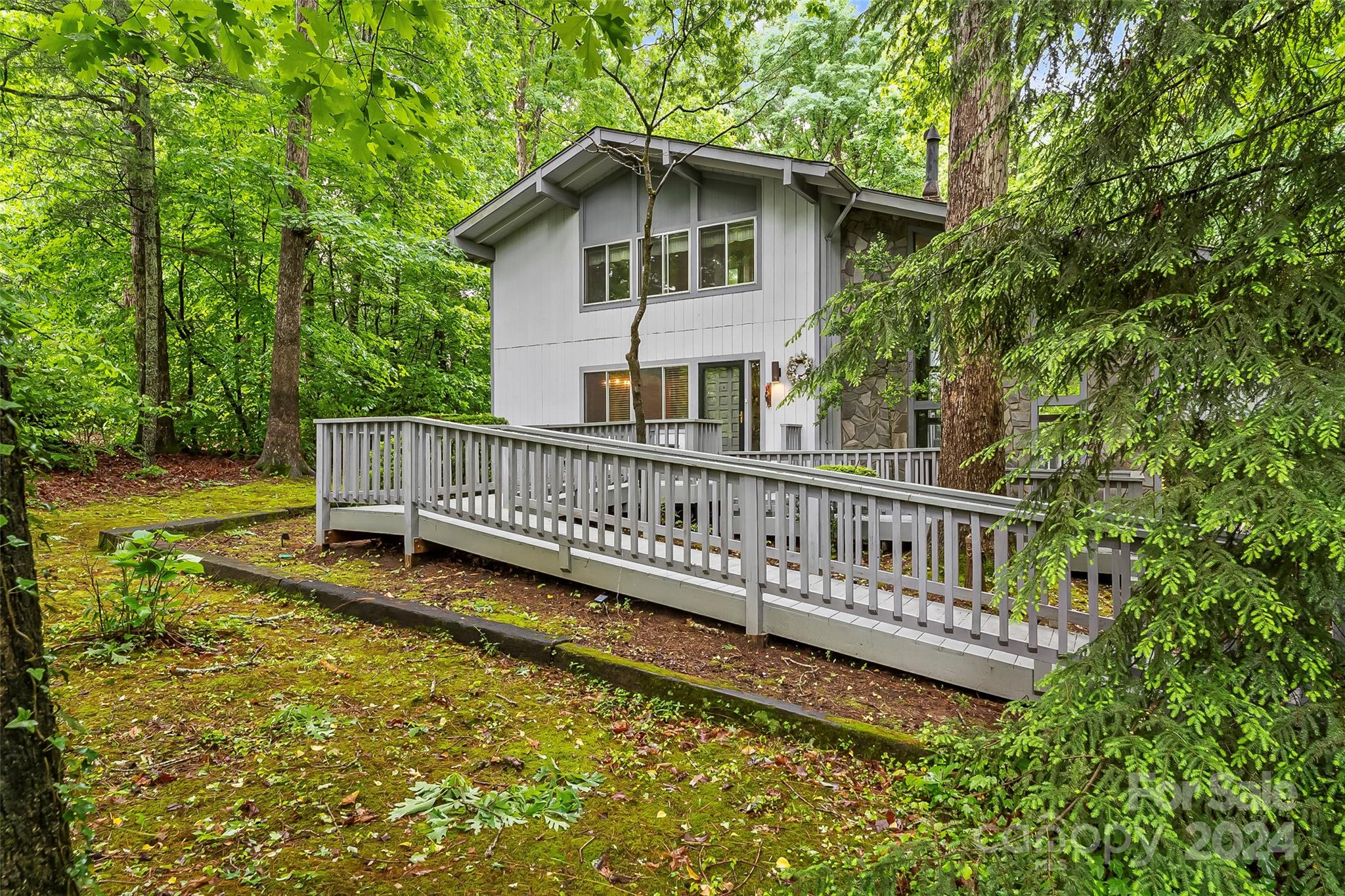 225 Camelot Drive