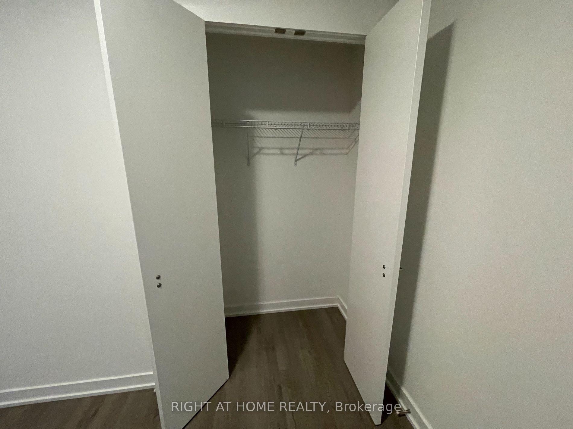 357 W King St 1105