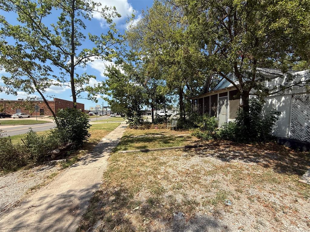 MULTIPLE OFFERS RECEIVED. Seller will be reviewing offers until Sunday night, 8/17/25 at 9pm. Partially burnt out property on an amazing lot location in Norman. Walk to downtown or campus. Great possible commercial location, rental, or airbnb location. Property has extensive damage and will not qualify for conventional financing. Property sold in as-is condition.