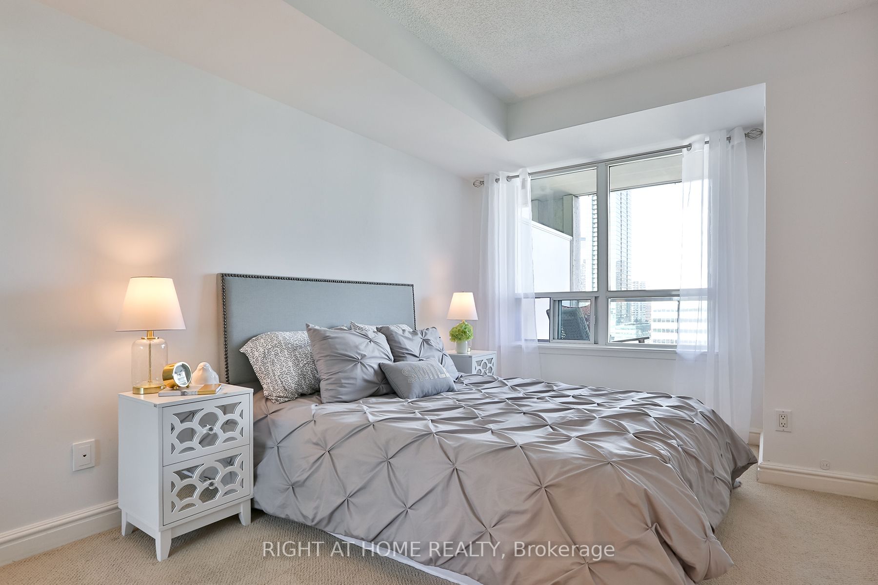 16 Harrison Garden Blvd 1112