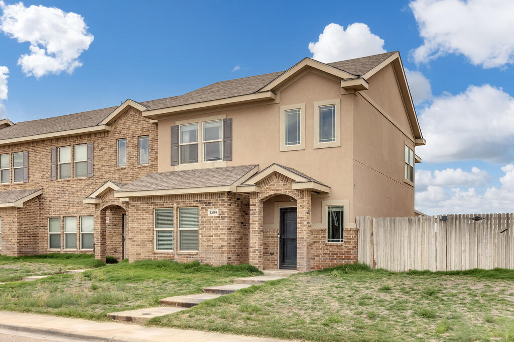 This beautiful townhome in old course estates is freshly updated with new paint & Carpet througout. Featuring 4 Bedrooms, 2.5 Bathrooms, 2076 sqft, water softner system, tankless water heater, 2 car garage. It offers plenty of space. Enjoy a low-maintenance patio perfect for gatherings, plus the convenience of both public water and private water well for the sprinkler system. Near school and shopping make this one yours today!