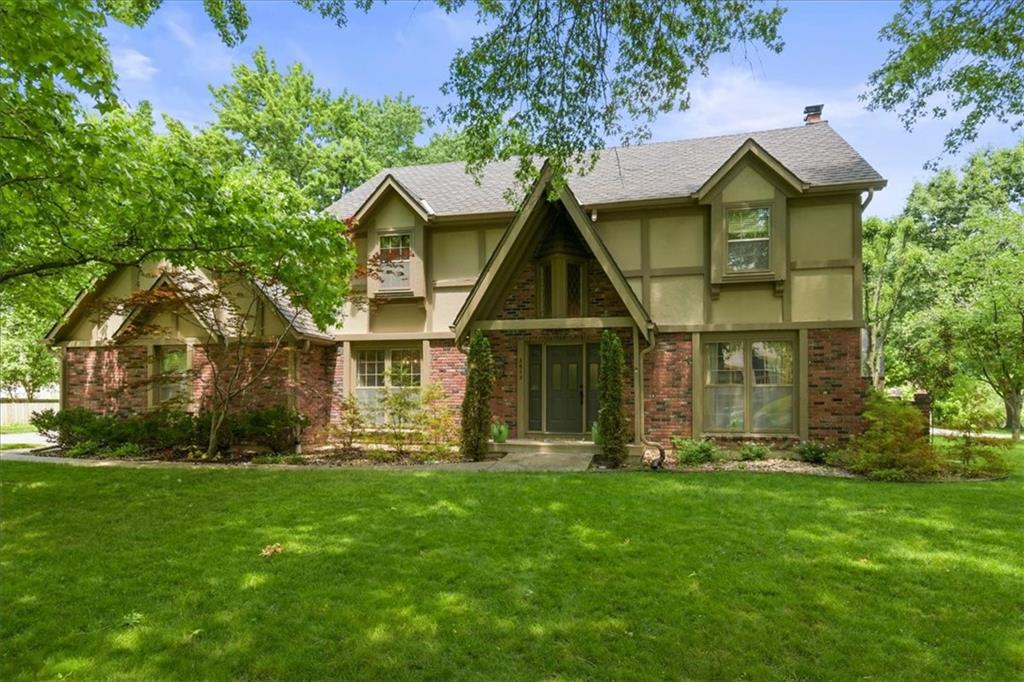 Situated on a large corner lot in the highly sought-after Lakewood neighborhood, this 4-bedroom, 2.5-bath home offers the perfect blend of space, flexibility, and community living. The side-entry garage enhances curb appeal, while the thoughtfully designed layout provides multiple options to fit your lifestyle—whether you need a dedicated home office, formal dining room, playroom, or additional living space.The spacious primary suite is a true retreat, featuring dual walk-in closets and plenty of room to unwind. Generous living areas throughout the home create a comfortable setting for both everyday living and entertaining.Enjoy all the incredible amenities Lakewood has to offer, including lakes, swimming pools, parks, walking trails, tennis courts, golf, and community events. With its versatile floor plan, desirable location, and access to one of the area's most sought-after neighborhoods, this home is ready to welcome its next owners.