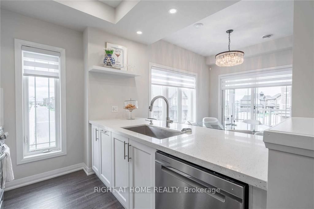 2 Aquarius Cres