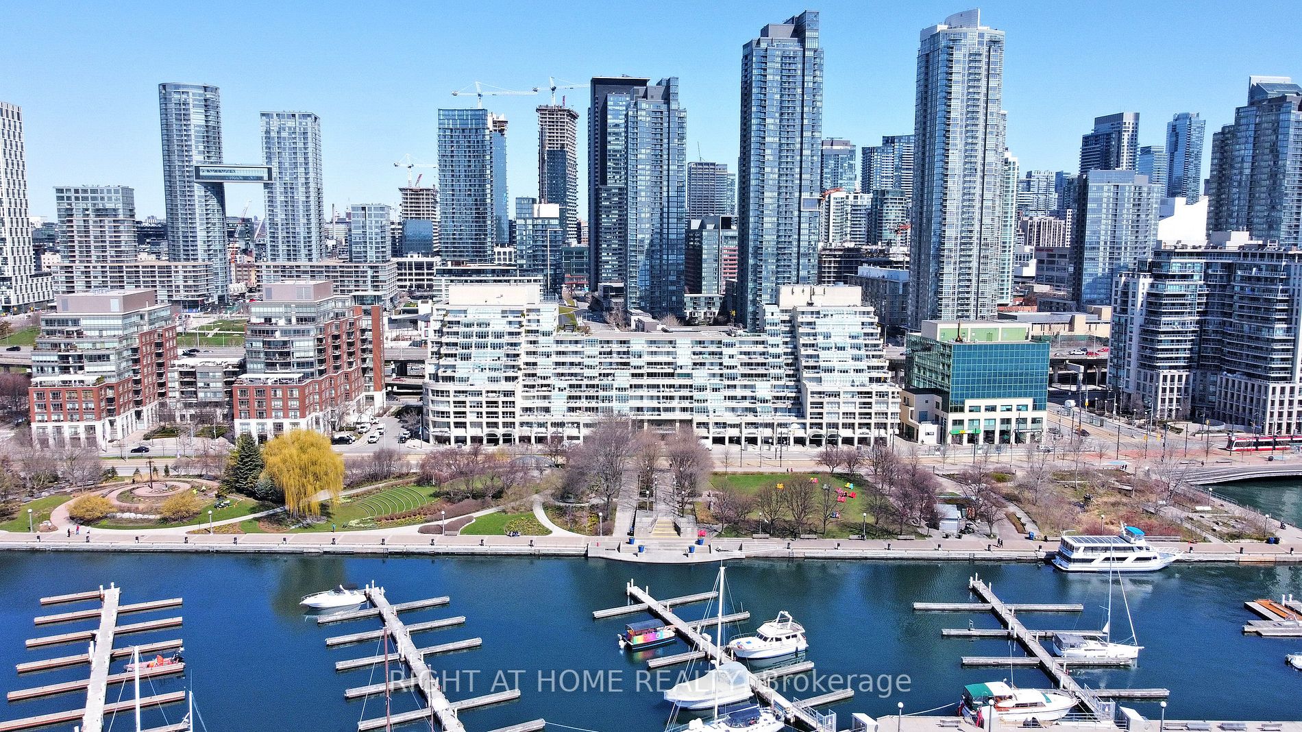 480 W Queens Quay 302W