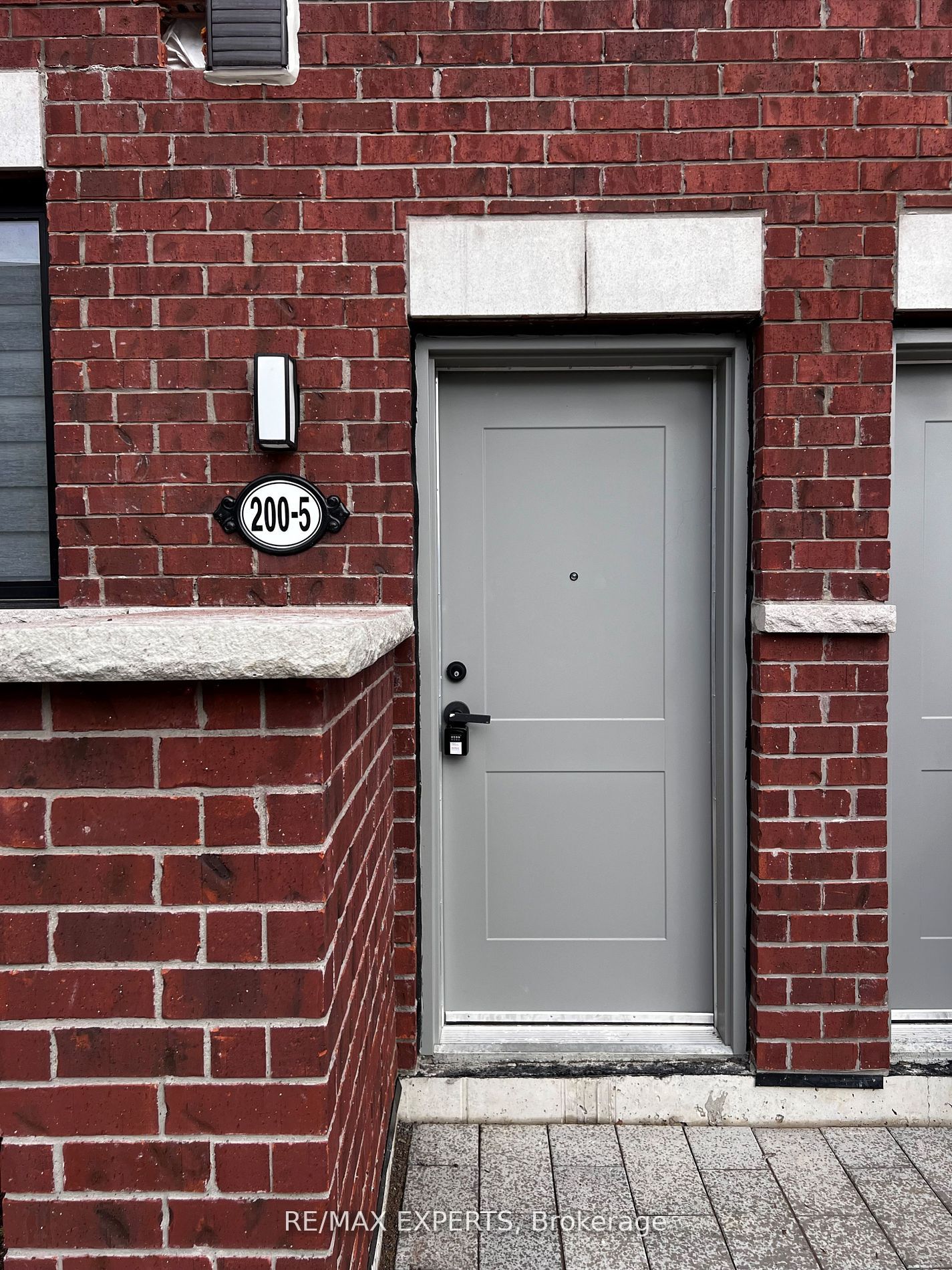 200 Dissette St 5