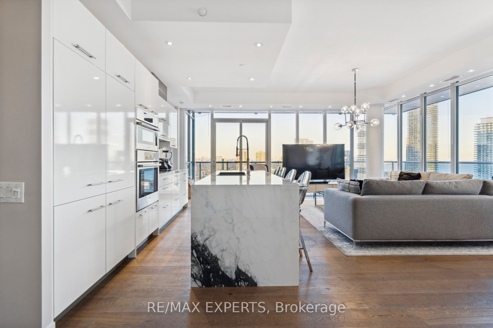 90 Park Lawn Rd PH-3007