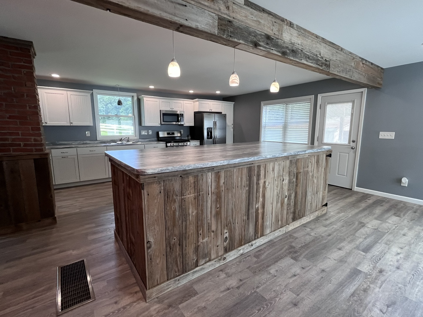 1720 Hugenberg Lane
