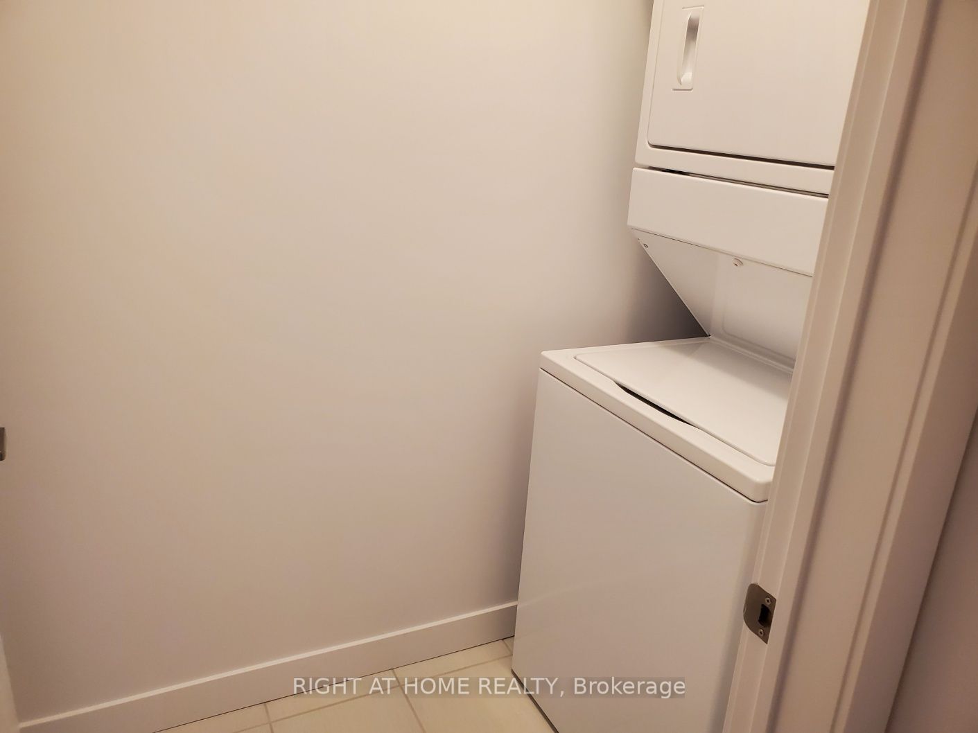 460 E Dundas St 1110