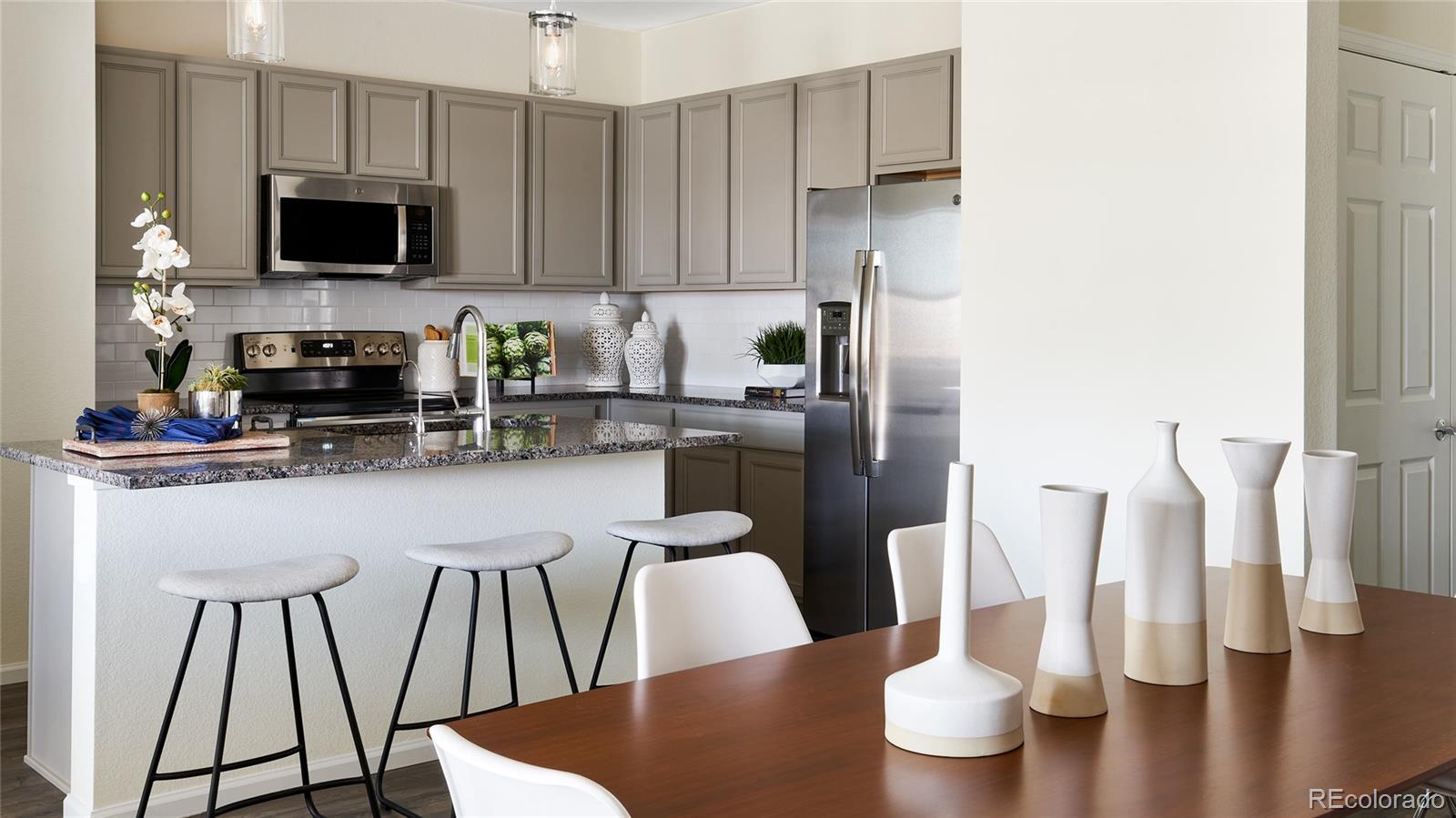 6623 N Ceylon Street