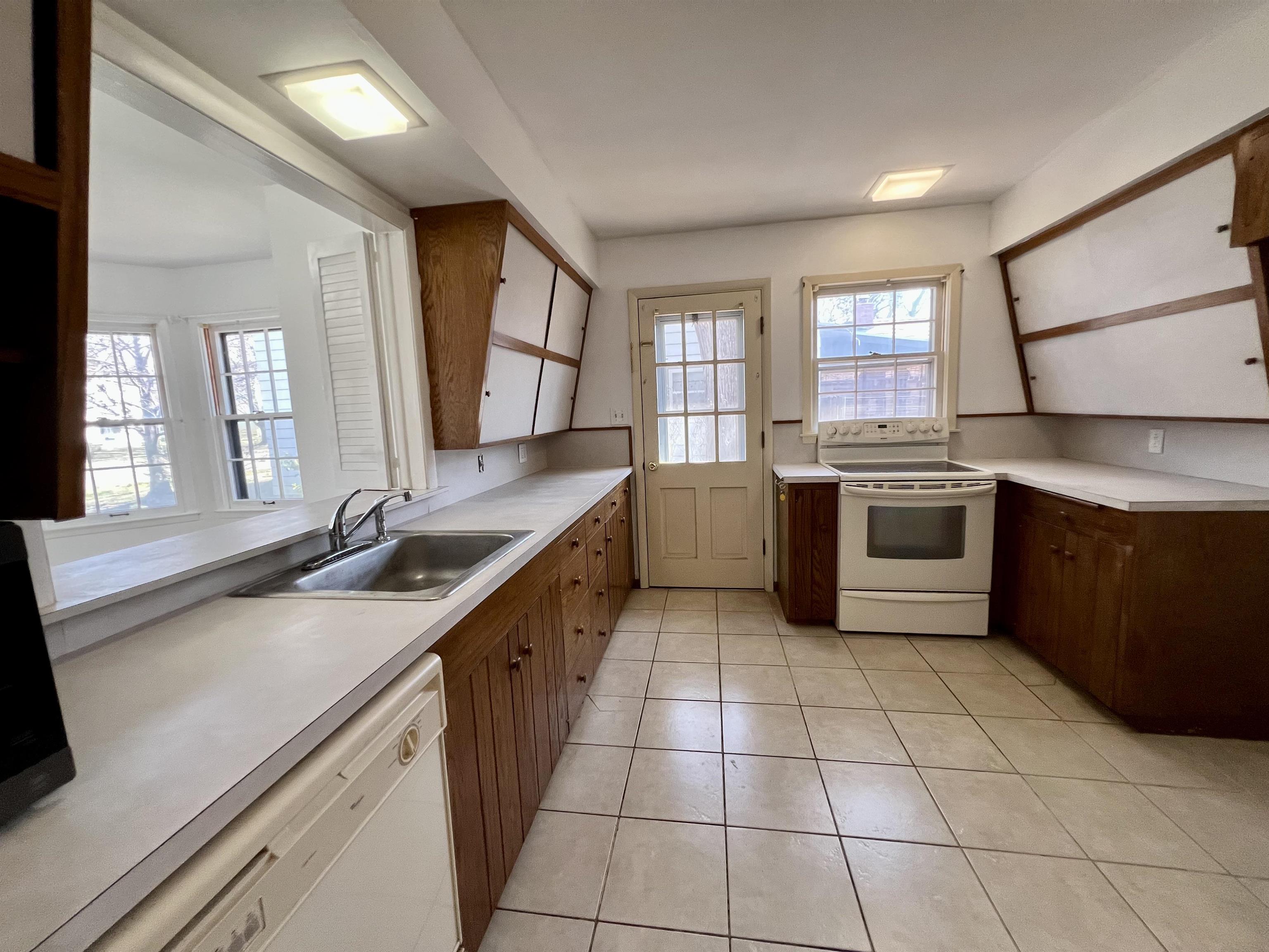 821 E 10th