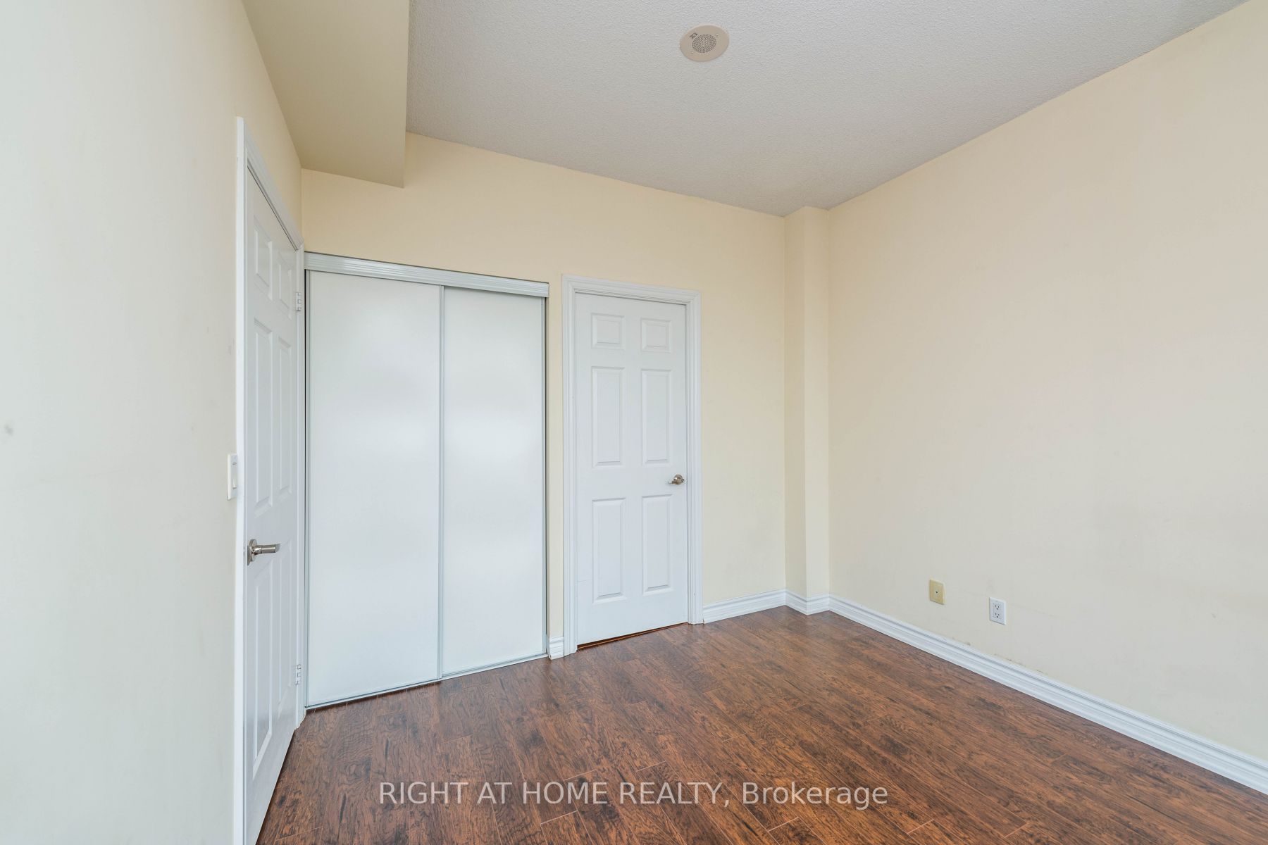 761 Bay St 2512