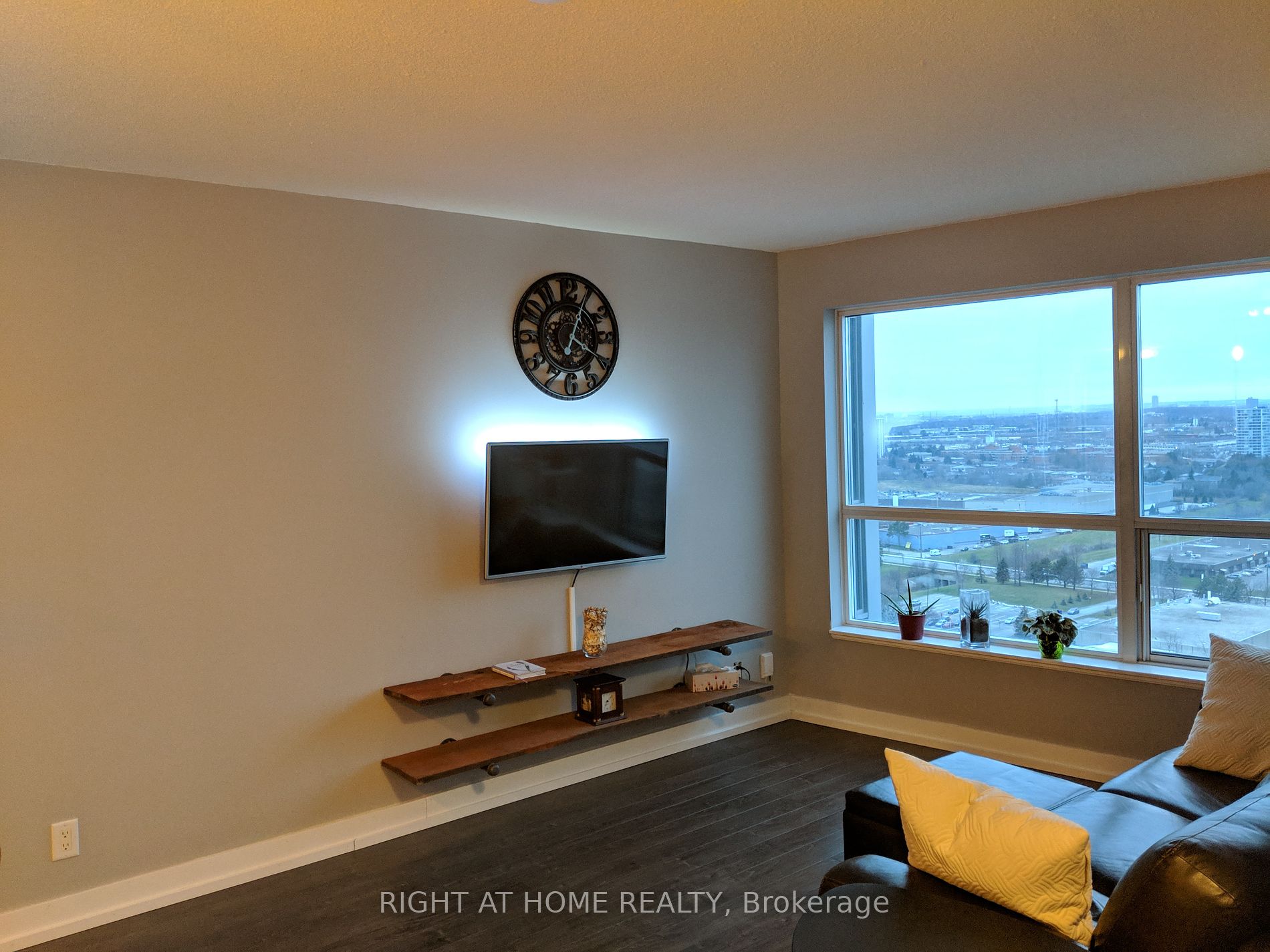 38 Lee Centre Dr 2515