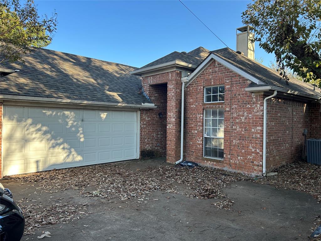 beautiful 3 bed 2 bath house. LOT of new build million dollar homes on the street.