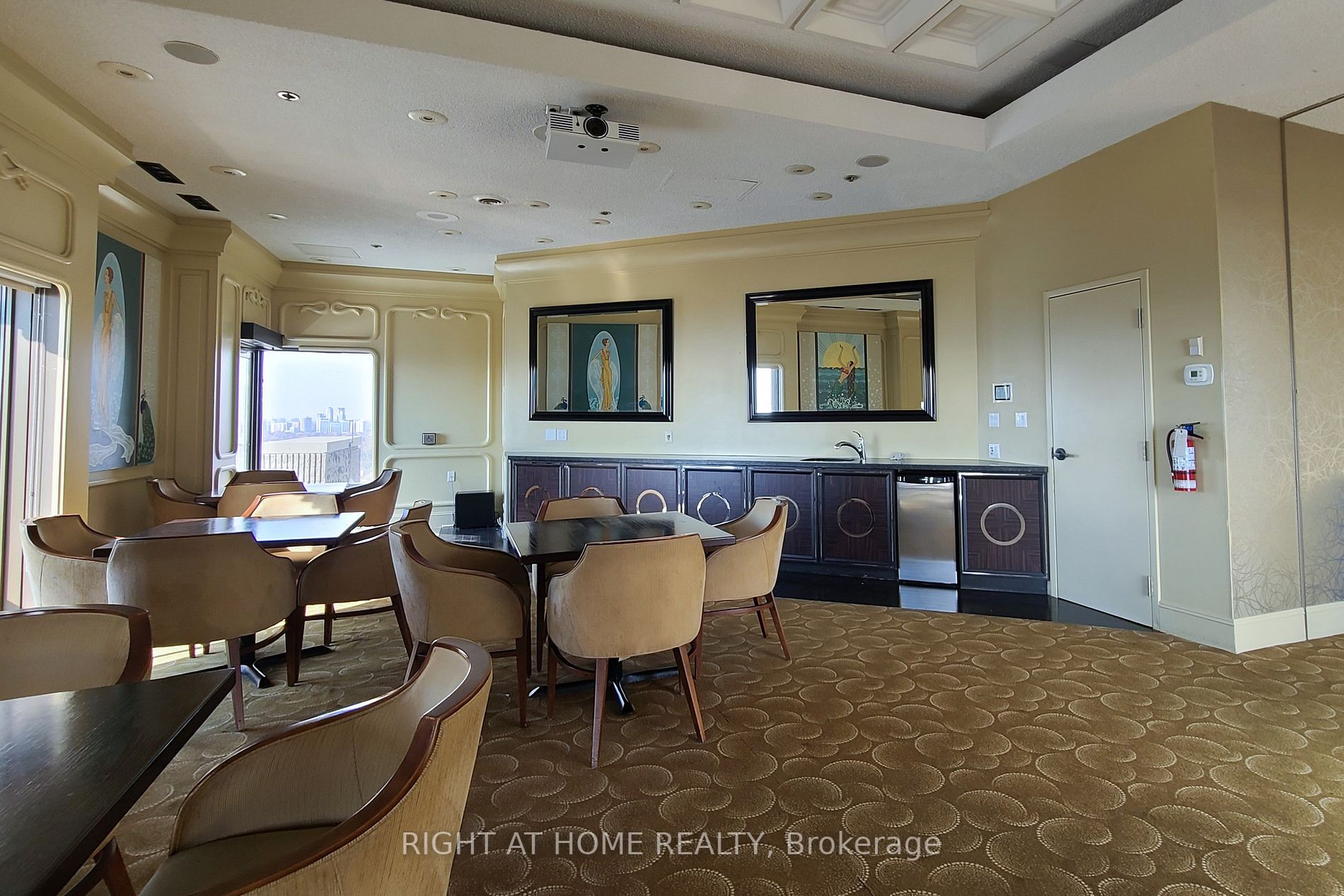 2045 W Lake Shore Blvd 507