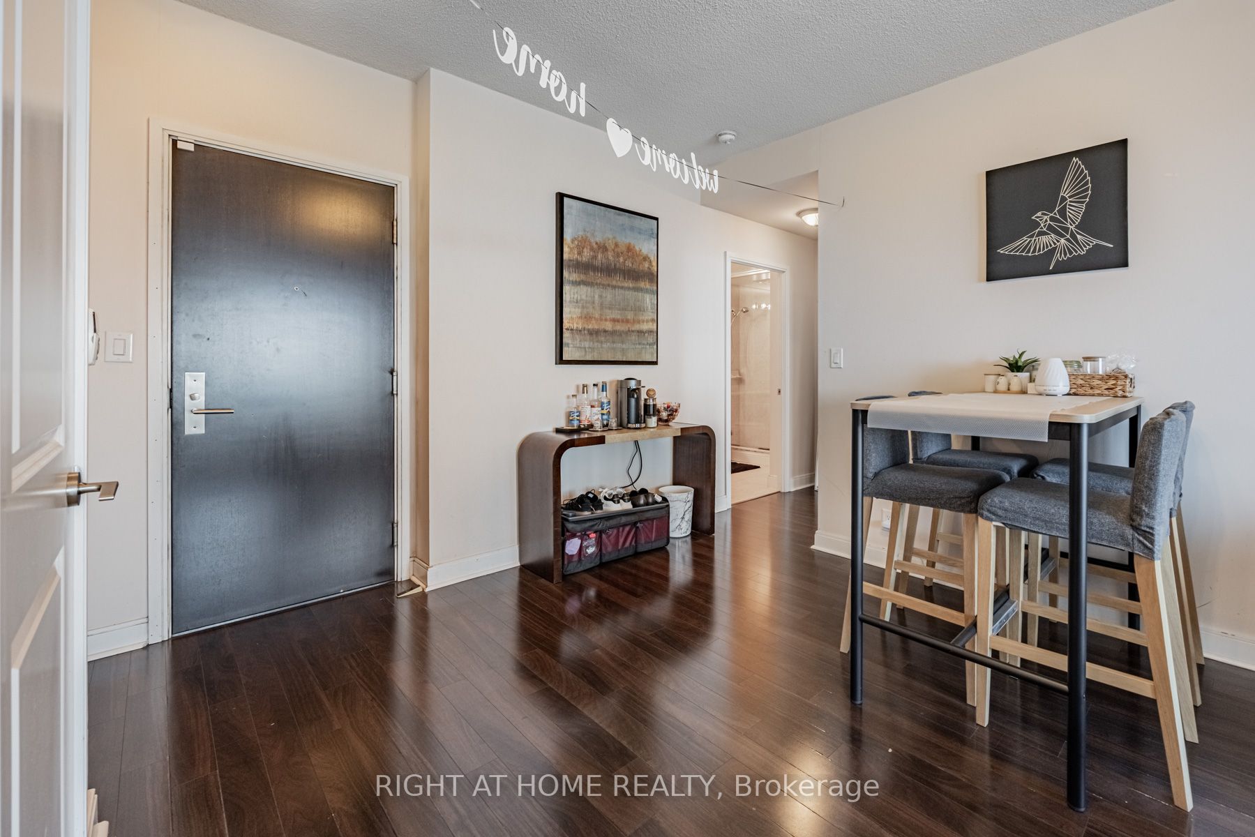 60 Absolute Ave 5208