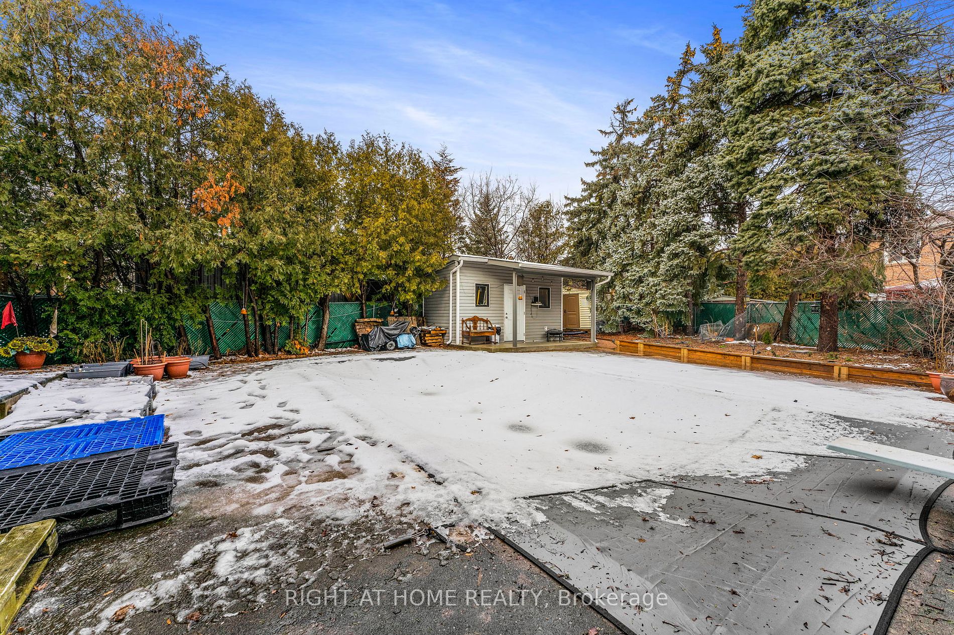 24 Jeanette Pl