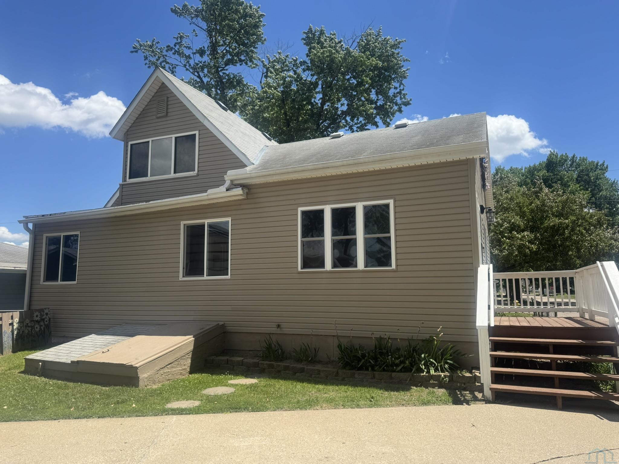 1121 River Drive